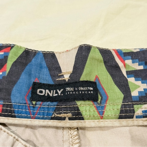 ONLY High Waist Pale Khaki Darted Shorts with Colorful Pattern Lining, Size 28 - Picture 6 of 11